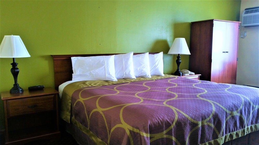 Super 8 By Wyndham Williams Hotel Ngoại thất bức ảnh
