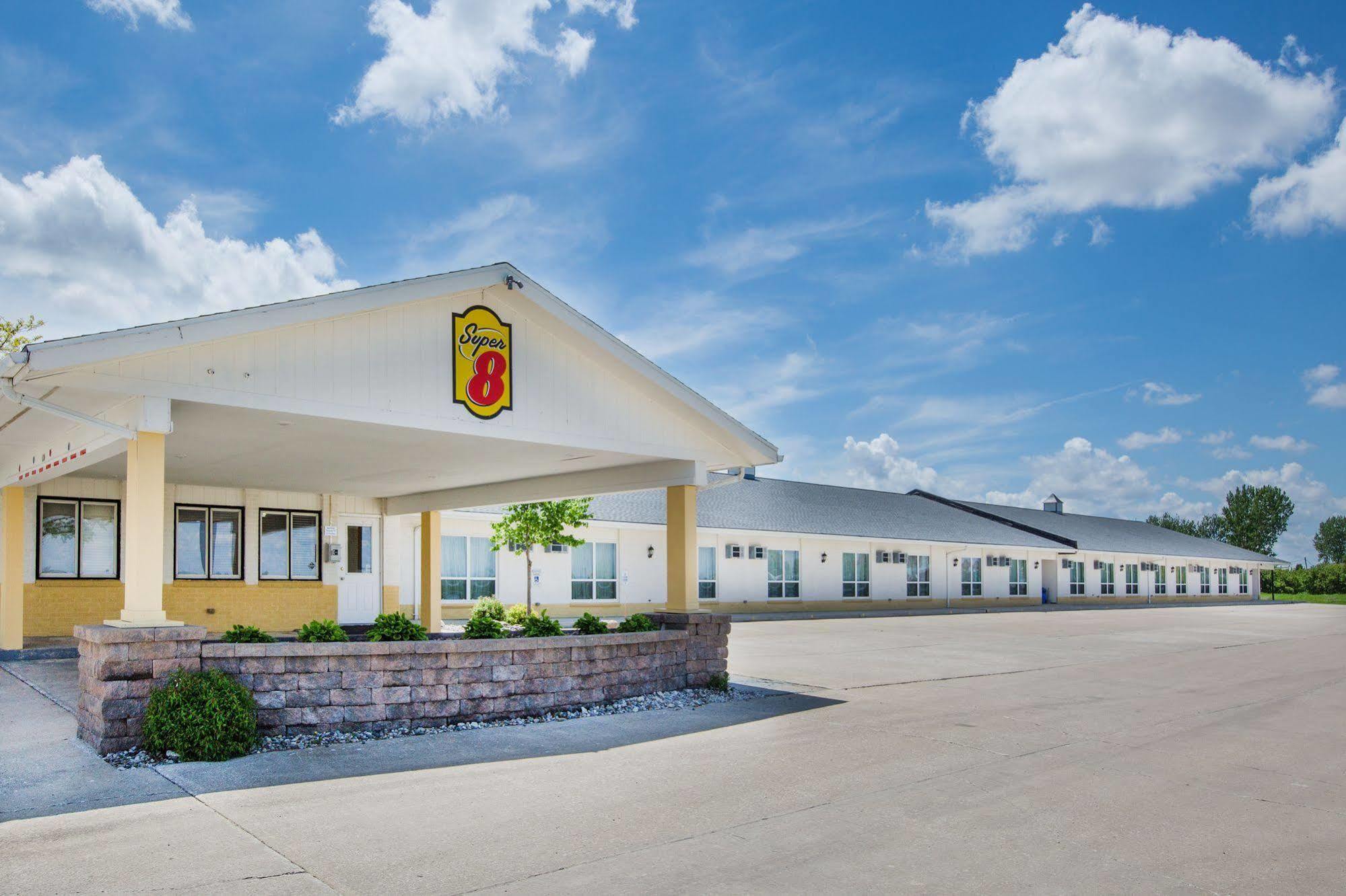 Super 8 By Wyndham Williams Hotel Ngoại thất bức ảnh